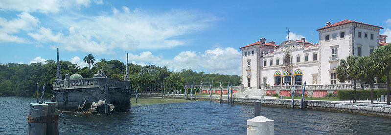 799px-Coco_Grove_FL_Vizcaya_mansion_and_barge_pano01